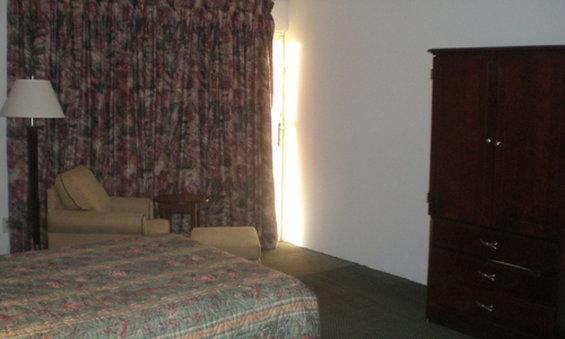 Executive Inn - Knoxville Room photo